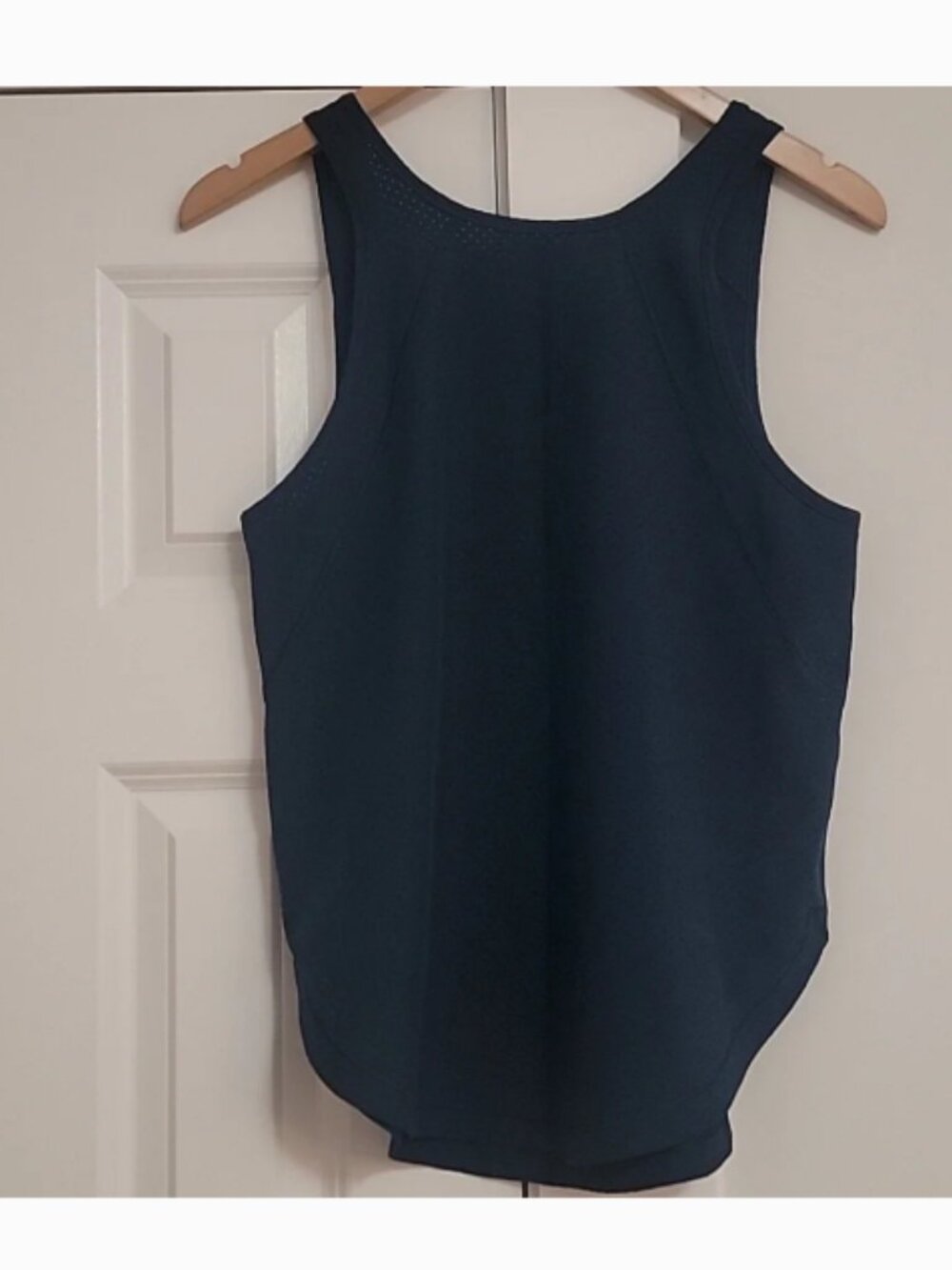 Lululemon Close The Distance Perforated Tank Top Size 4 or 6 Blue - Picture 5 of 7